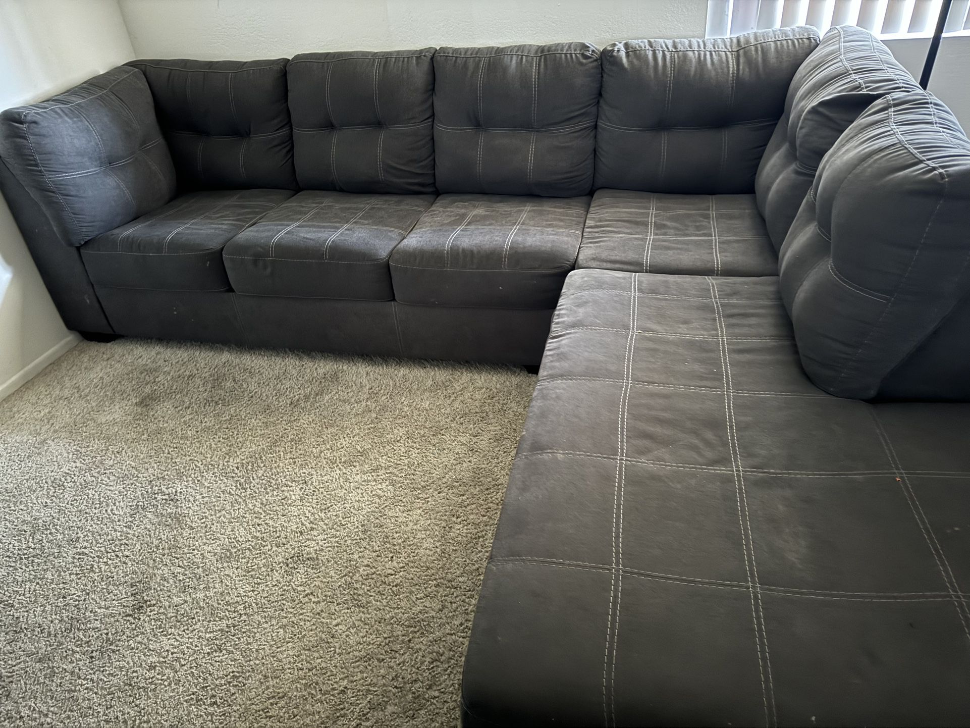 Couch With Pullout Bed 