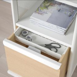 IKEA Bekant Storage Unit with Wheels/ Estante Vertical con Ruedas