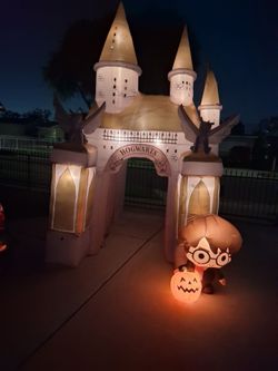 Holiday Accent: 12ft Tall, Giant Harry Potter Halloween Howard's Themed Spooky Castle Inflatable Decoration