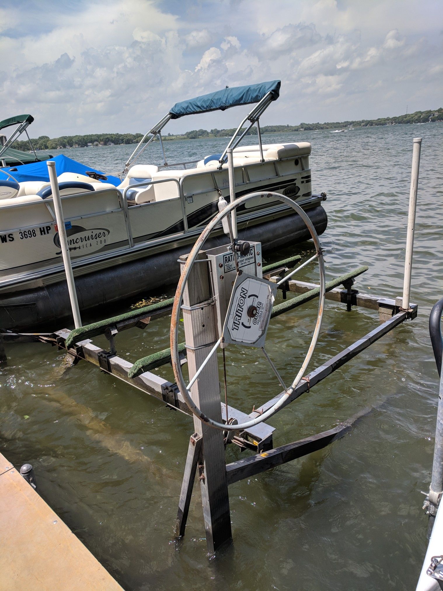 Boat lift / shore station
