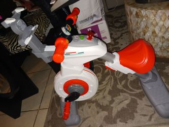TODDLERS PELETON BY FISHER PRICE EXERCISE BIKE 18 FIRM HOOKS UP ONLINE APP
