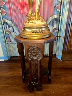 antique oak pedestal stand with hand-carved floral motifs, possibly in the Arts and Crafts or Gothic Revival style. 19.5"×12"×12"