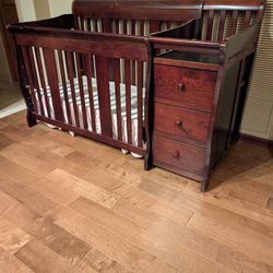 Elegant Crib with Changing Station