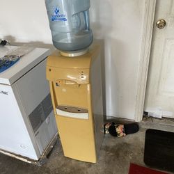 GE Water Cooler With Storage Compartment 
