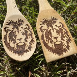 Lion Bamboo Spoon & Spatula Set With Leather Hangers