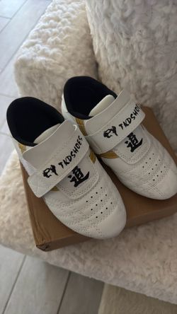 Taekwondo Martial Arts Shoes – Kids Size 12/12.5 (EU 30)
