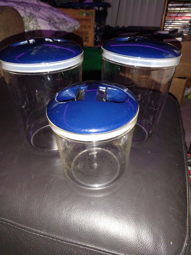 Set Of 3 Plastic Storage Containers For Food Or Whatever With Lids