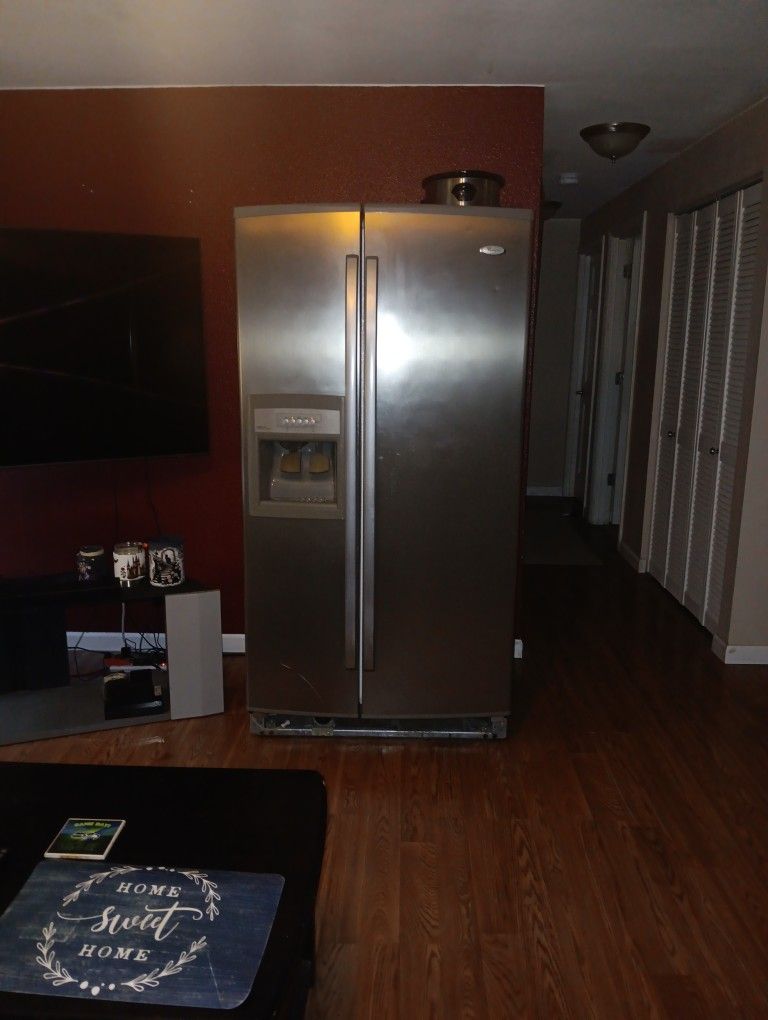 Whirlpool 2  Door Refrigerator 