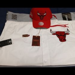 MITCHELL AND NESS CHICAGO BULLS HOODIE AND HAT