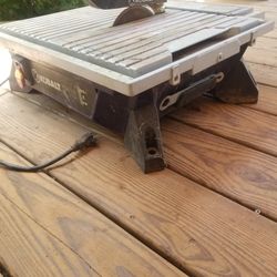kobalt tile saw 7 inch. works good. 