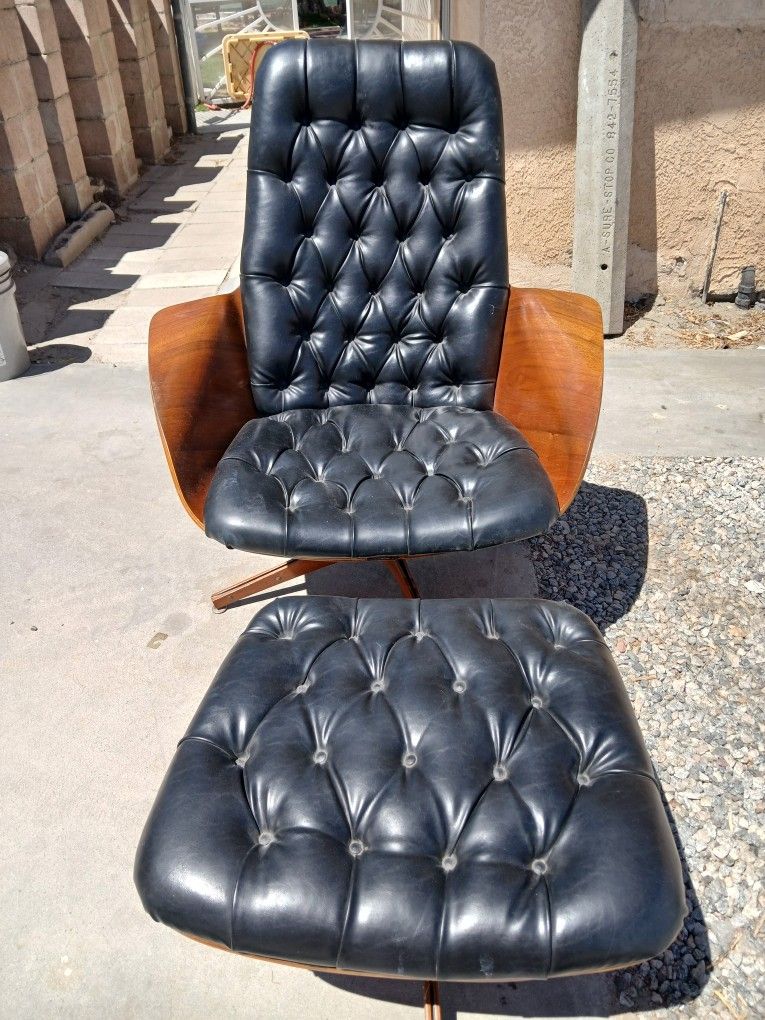 Chair With Ottoman