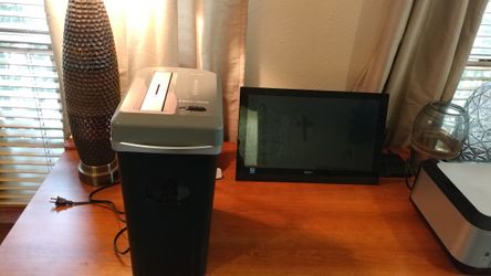 Black&Decker bday-680a shredder $15