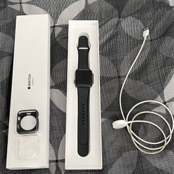 Apple Watch Series 3 42mm Space Gray/Black EXTRA CASES INCLUDED