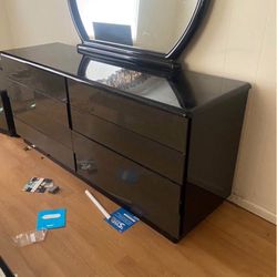 Like New Bedroom Set 