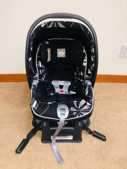 Peg Perego Baby Car seat with base newborn-30 lb