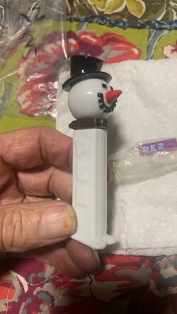 Pez rare 1999 porcelain glass snowman with trinket glass mini Pez candy wrapped