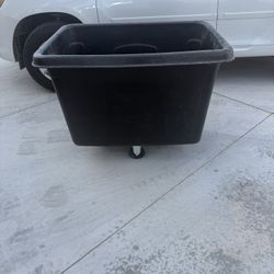 Rubbermaid Cube Truck 16 Bushel