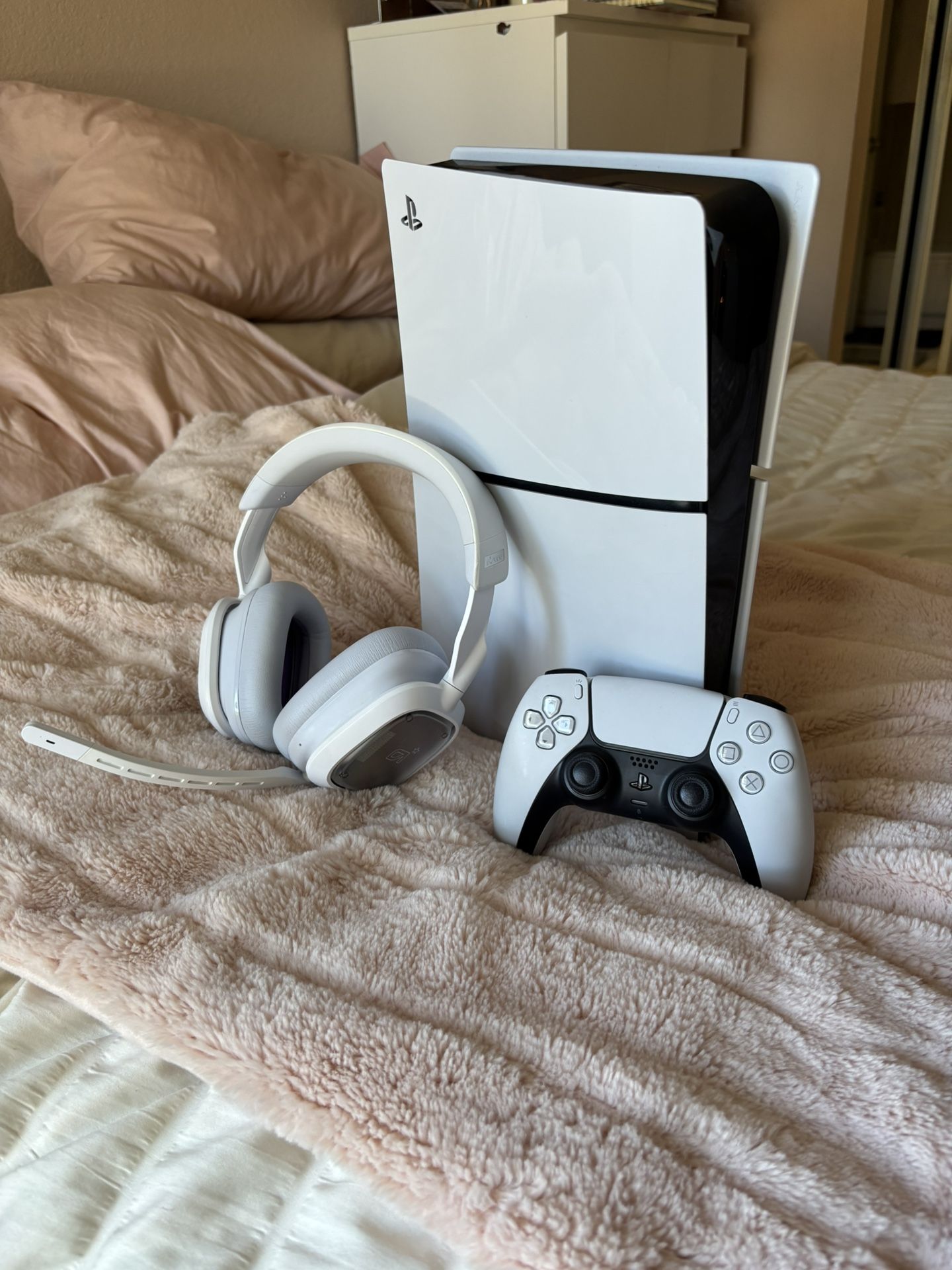 BARELY USED PS5 + HQ HEADSET + OG CONTROLLER