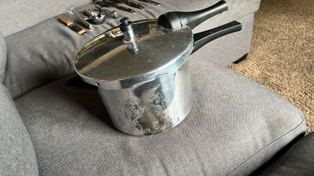 Pressure cooker