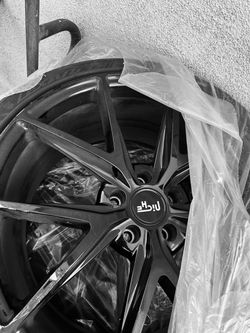 Niche wheels & lexani tires (staggered set up)