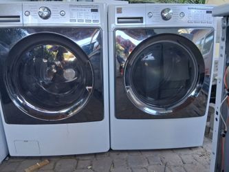 Kenmore washer front loader extra large capacity and gas dryer set