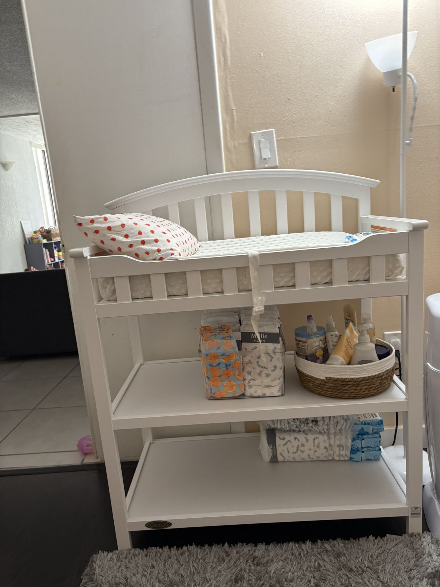 Baby Changing Table, Munchkin Diaper Pail And All Sheets / Changing Pad
