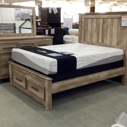 Yarbeck 4pc Queen Panel Bed with Storage Set