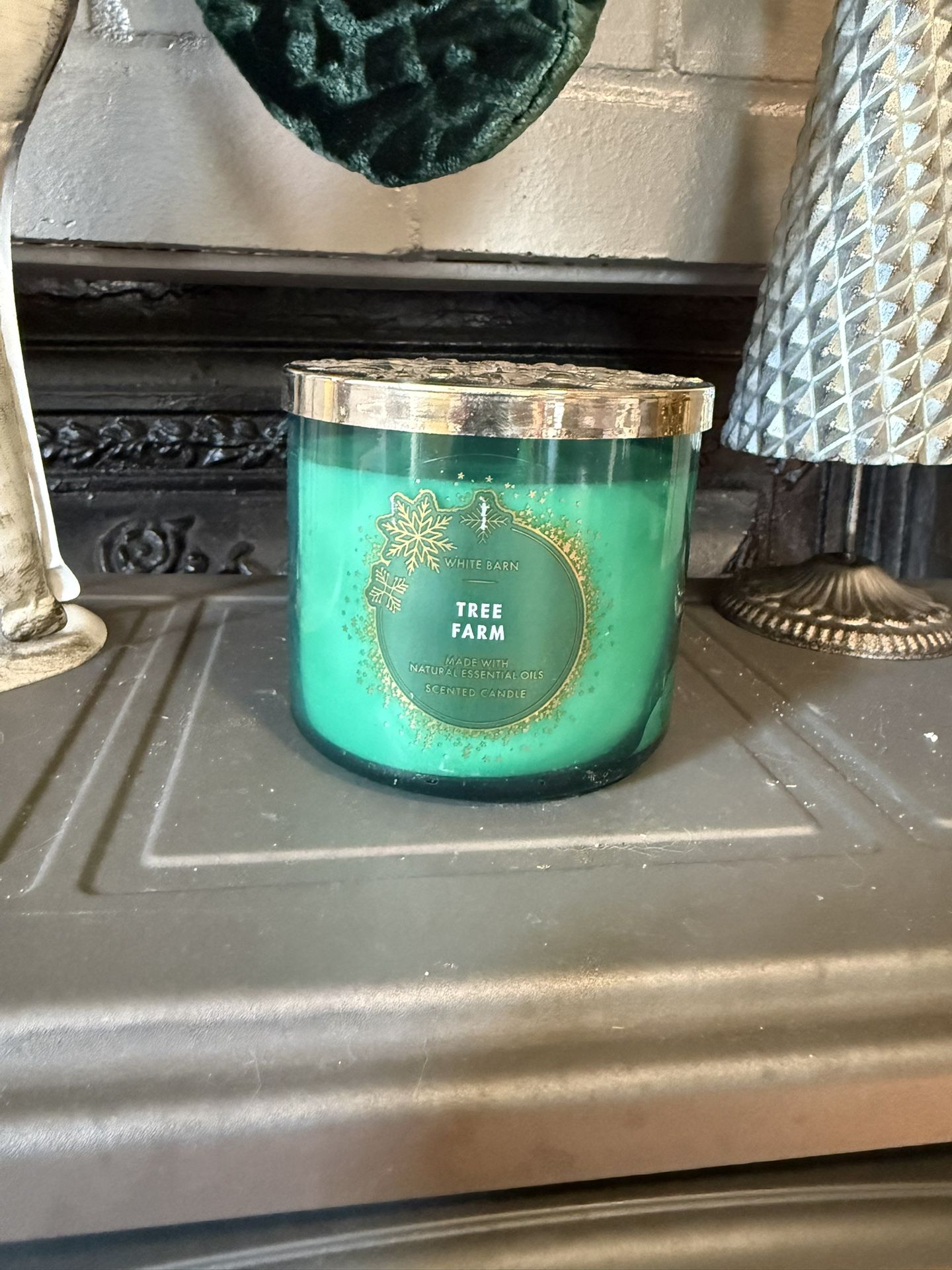 New TREE FARM Bath And Body Works Christmas Candle