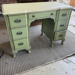 Chic traditional desk