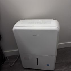 Insignia™ - 35-Pint Dehumidifier - White