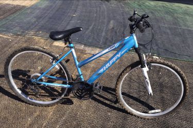 Women's 26" Huffy Highland Mountain Bike - 21 Speed".