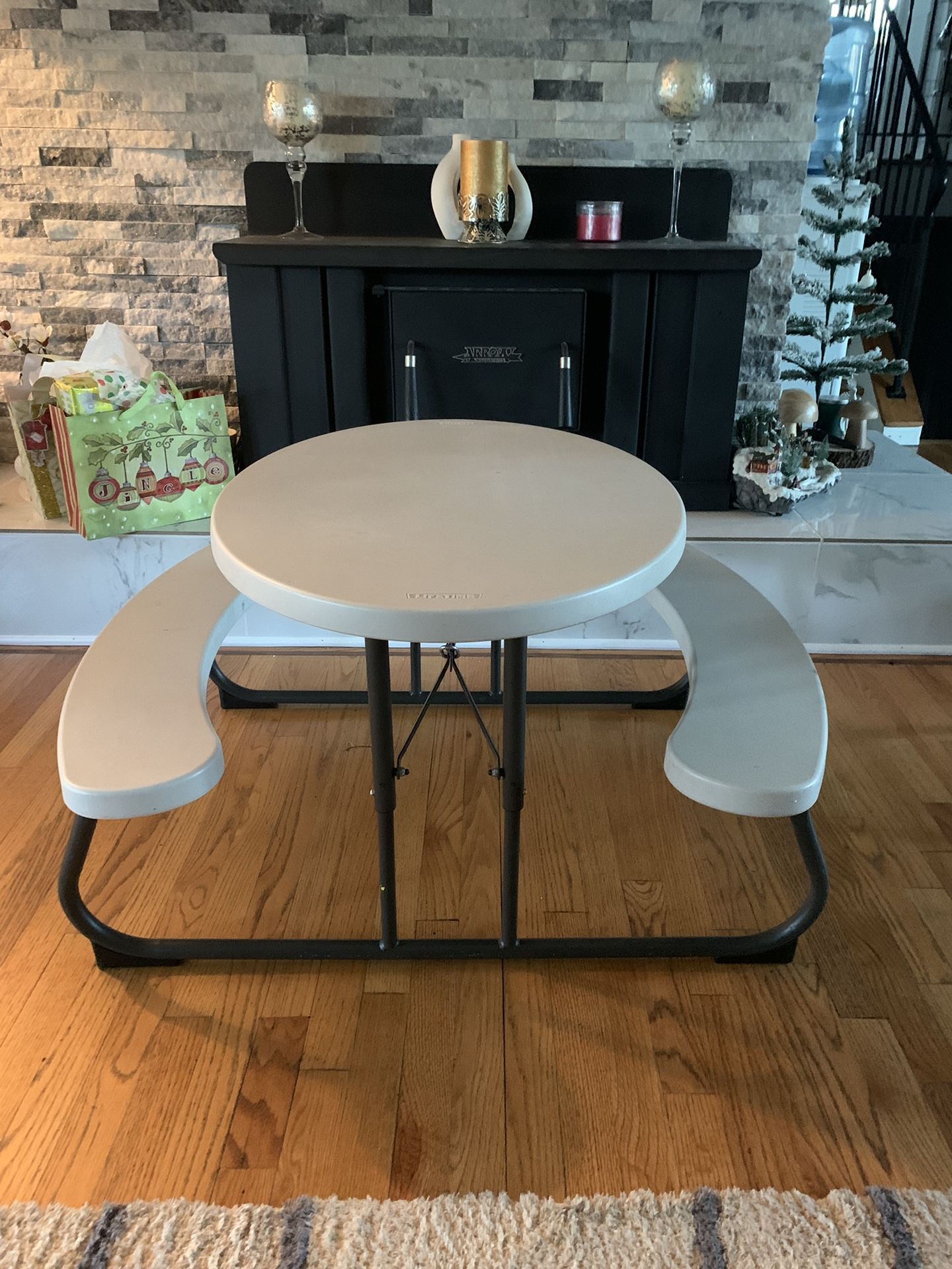 To Kids Table