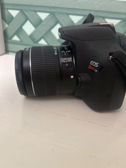 Rebel T7 camera
