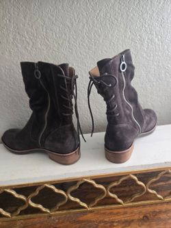 Women's mid-calf boots