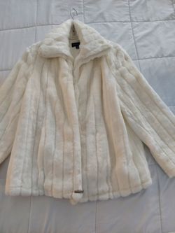 Women's  White Far Coat, SIZE 18/20