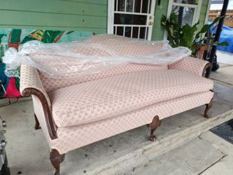 Very Nice Antique Sofa And Perfect Condition 