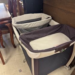 Safety 1st Play-and-Stay Play Yard, which includes a bassinet and a changing station - Excellent Condition