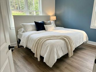 King size bed with firm mattress 200