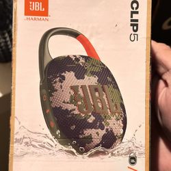 JBL CLIP 5 Portable Bluetooth Speaker