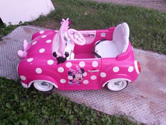 Minnie mouse ride on car