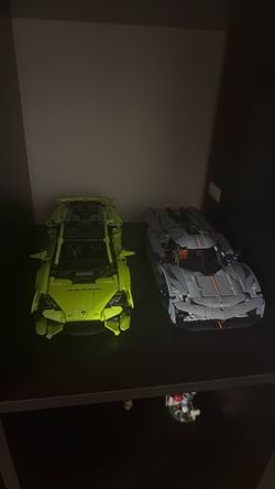 2 LEGO Technic Super Cars