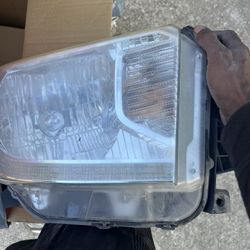 2014 Toyota Tundra Headlights