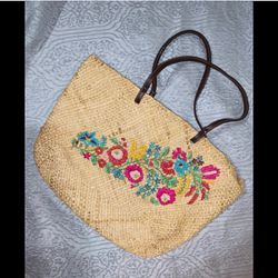 Beautiful vintage style floral embroidered straw tote bag 