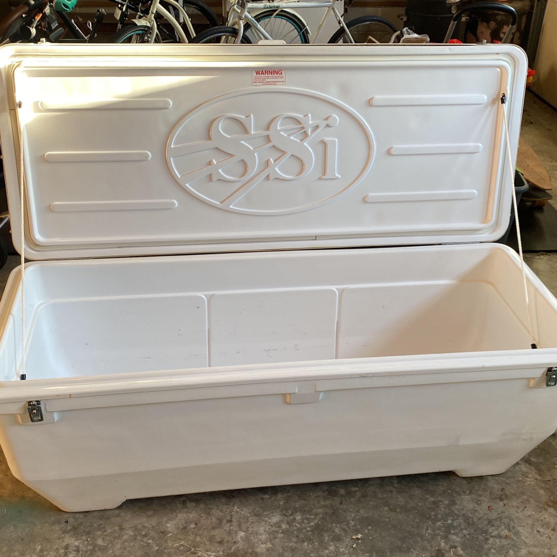 SSI 320 Quart Cooler 