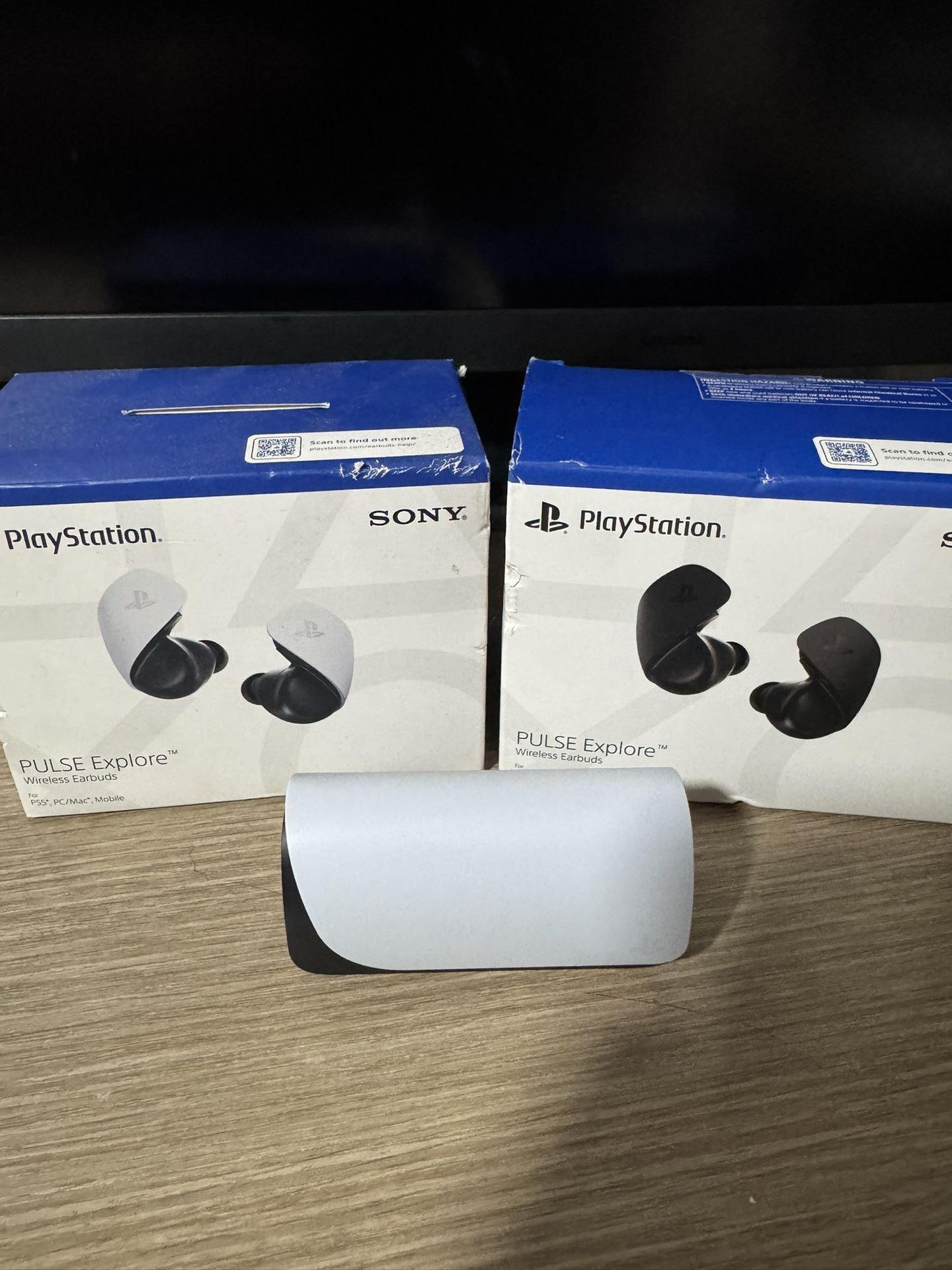 PS5 PULSE explore earbuds 