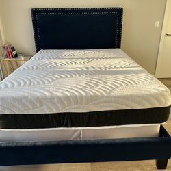 Bed frame with queen mattress & spring box 