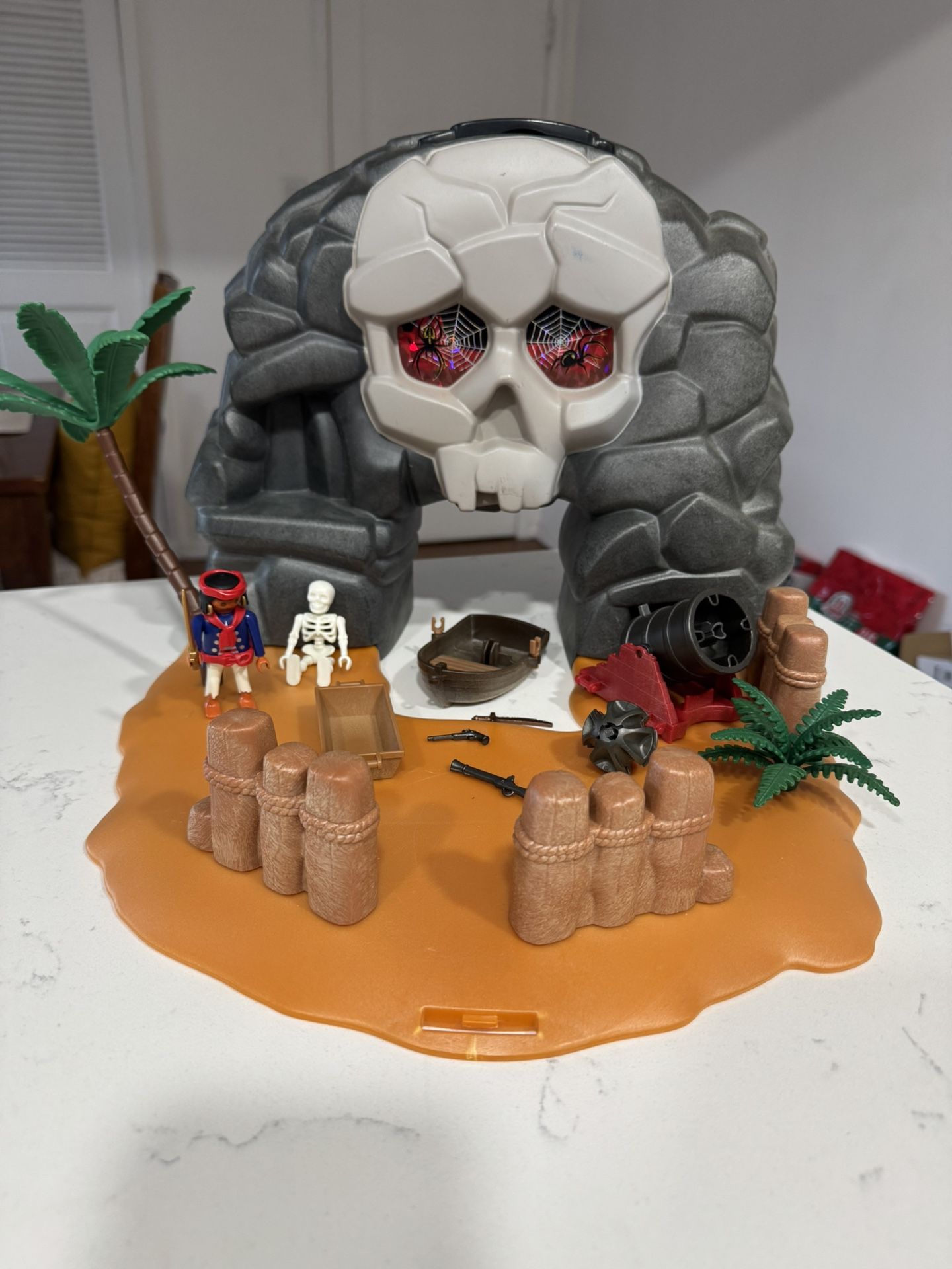 Playmobil Pirates Skull Island Take Along carry case Playset Treasure Island w Minifigures