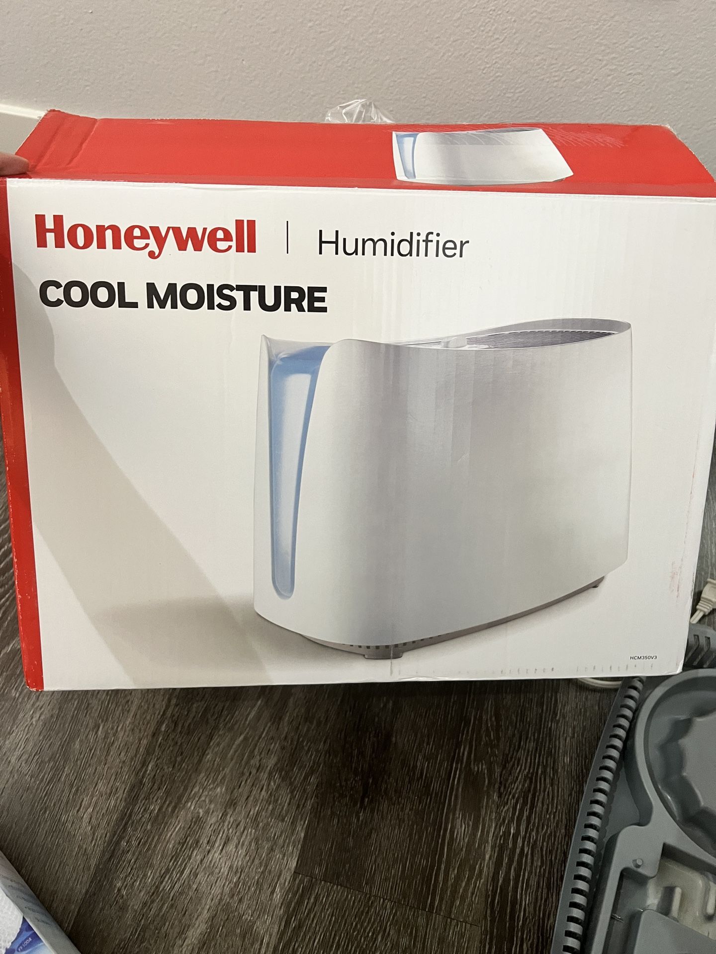 Humidifier And unused Filter 