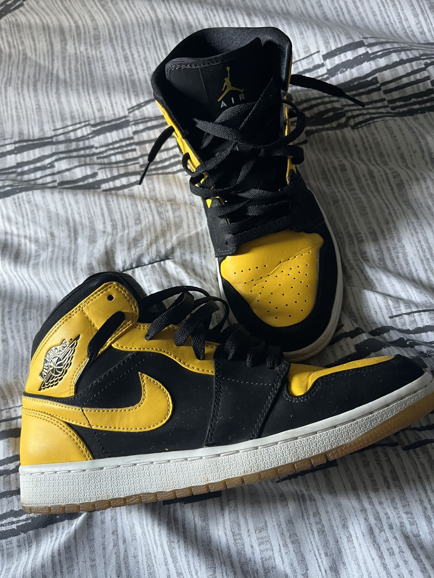 Air Jordan 1 Mid New Love (2017) Size 9.5