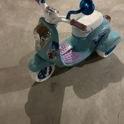 Disney Frozen 6 Volt 3-Wheel Scooter Battery Powered Ride-On